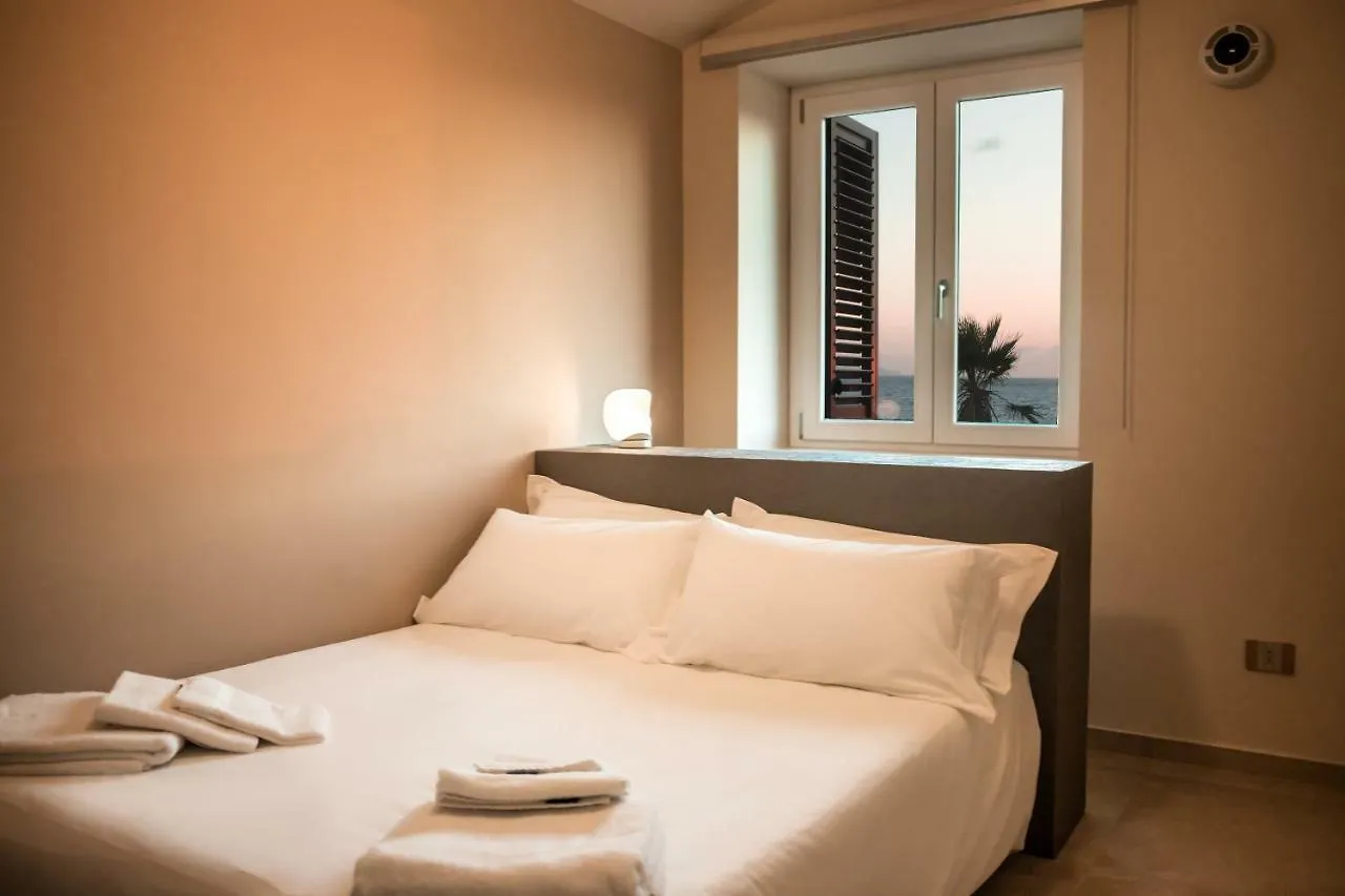 Villa Sea Front House - Tono Milazzo
